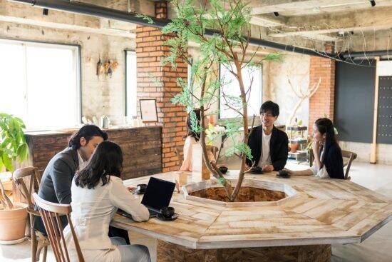 「会議の雑談を嫌う人」ほど成果が出ない？ 脳科学者が教える“勘の回路”を開くシンプルな習慣