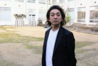 家賃15万、娘は大学進学…「フードデリバリー専業」で一家を支える54歳芸人を直撃「家族揃って帰省したことがない」