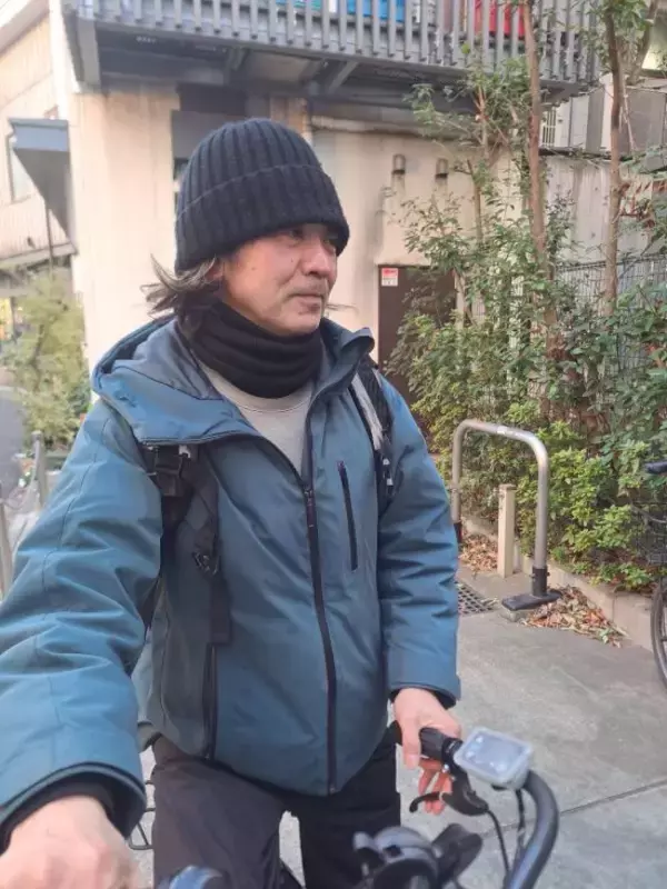 「家賃15万、娘は大学進学…「フードデリバリー専業」で一家を支える54歳芸人を直撃「家族揃って帰省したことがない」」の画像