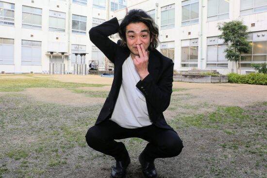 家賃15万、娘は大学進学…「フードデリバリー専業」で一家を支える54歳芸人を直撃「家族揃って帰省したことがない」