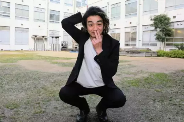 「家賃15万、娘は大学進学…「フードデリバリー専業」で一家を支える54歳芸人を直撃「家族揃って帰省したことがない」」の画像