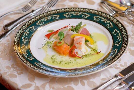 「タダ飯」要求に低評価の報復も…飲食店を悩ませる“自称インフルエンサー”とステマの闇。箱根の高級宿は「絶対に応じない」宣言