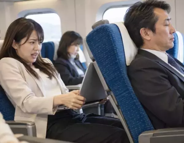 「もうすぐ終わるから」…新幹線で“大声通話”を続ける男性に、車掌が告げた“毅然とした一言”