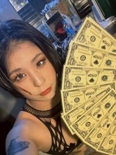 気持ちのリセットは髪を切るより「刺青」。いじめによる不登校、“17歳での中絶”を乗り越えた32歳女性の「自分らしい生き方」