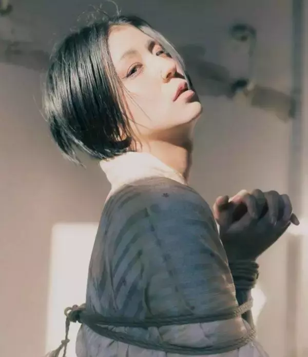 「気持ちのリセットは髪を切るより「刺青」。いじめによる不登校、“17歳での中絶”を乗り越えた32歳女性の「自分らしい生き方」」の画像