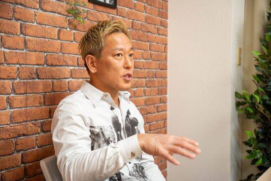 じゅんいちダビッドソン51歳の現在地。月収3万8000円から本田ネタでブレイクも“一発屋で終わらない”生存戦略