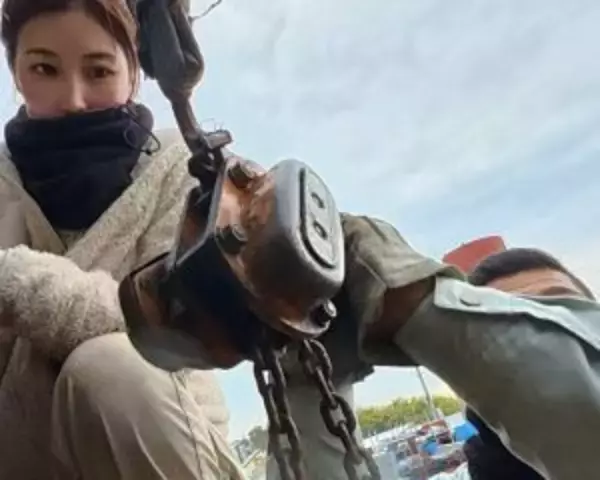 「「父の力になれたら…」未経験からトラック運転手に転身した女性の奮闘記。朝3時半起きで終業後はジムへ…ストイックな生活」の画像