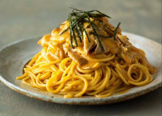 “洗い物ほぼゼロ”を目指す！フライパンひとつで完成する「ガリバタチキン」「豚キムチクリーム」パスタ