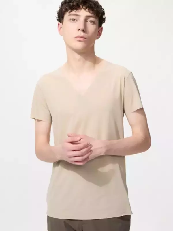 「ユニクロ感謝祭「夏Tの最高峰が1290円」「数万円クラスのニットポロが1990円」“今すぐ買っておくべき”5アイテムとは」の画像