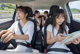 「あおり運転をした“ヤンキー仕様の車”が返り討ちに。高速道路で覆面パトカーに連行されるまで／「覆面パトカー」は正式名称じゃない？調べてみた」の画像1