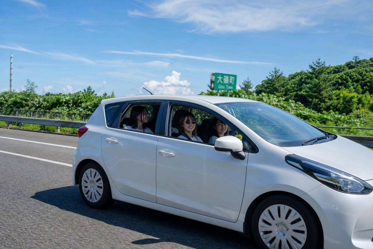 あおり運転をした“ヤンキー仕様の車”が返り討ちに。高速道路で覆面パトカーに連行されるまで／「覆面パトカー」は正式名称じゃない？調べてみた