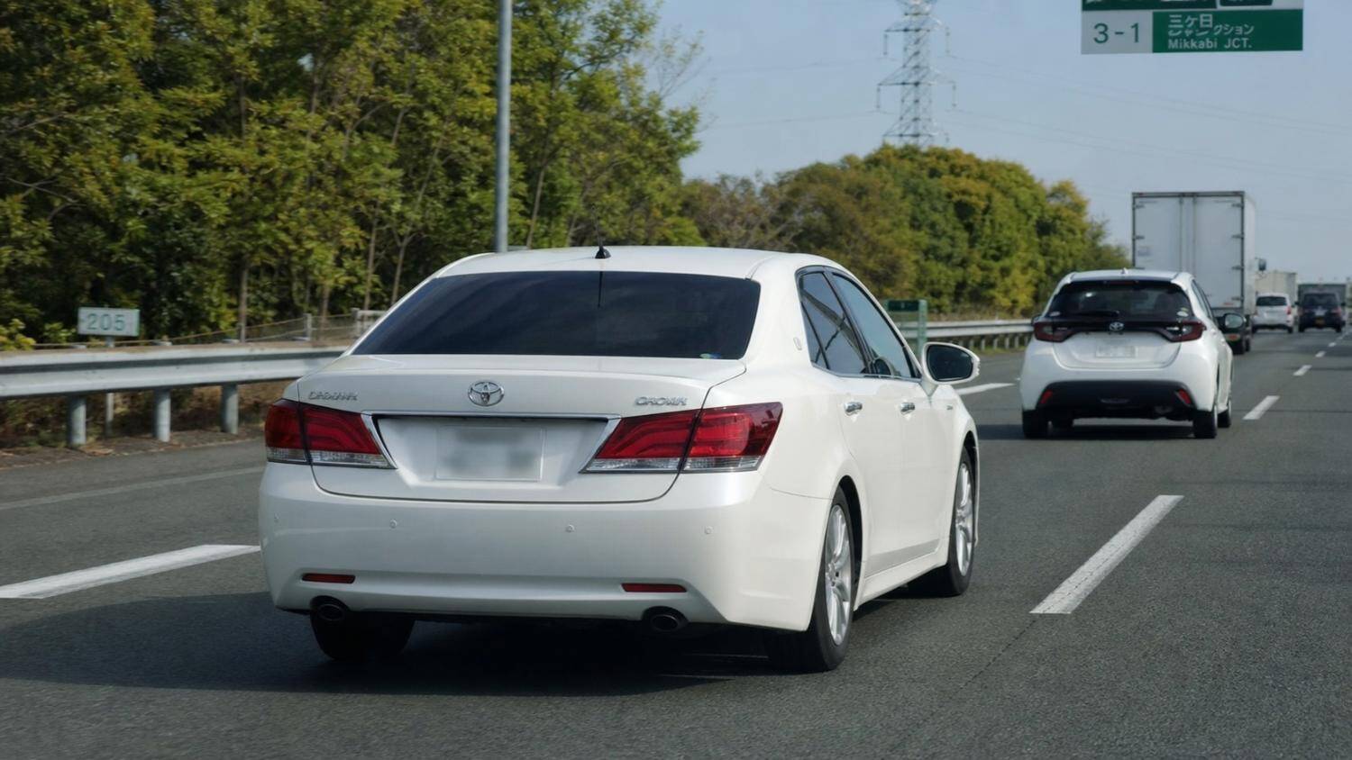 あおり運転をした“ヤンキー仕様の車”が返り討ちに。高速道路で覆面パトカーに連行されるまで／「覆面パトカー」は正式名称じゃない？調べてみた