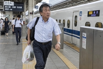 「開けろよ。ふざけるな」と絶叫、駅員に掴みかかろうとして…「新幹線に乗り遅れた」50代男性の末路／新幹線は1本あたり何分しか遅れていないのか調べてみた