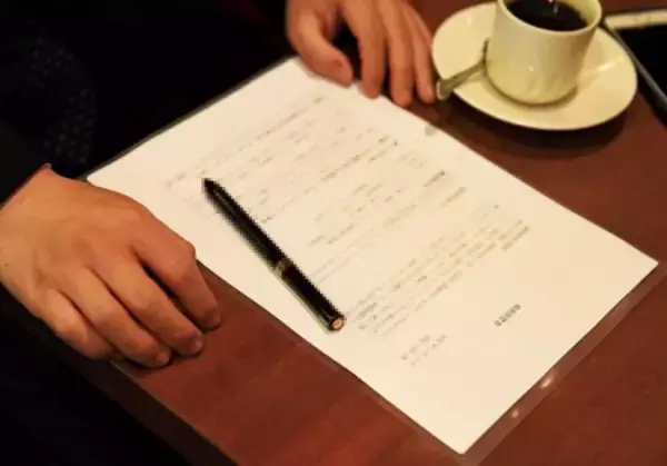 「年収720万円の40代部長、早期退職を断り続けていたが…とうとう解雇。50社超に応募も年収激減でも落とされ、チューハイ片手に近所を徘徊――仰天ニュース特報」の画像