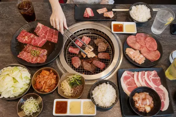 「“激安焼肉食べ放題店”の元店員が暴露。「客に“得させないようにする”3つのワナ」／日本人は1年で何キロの肉を食べるのか調べてみた」の画像