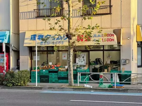 小松菜10円、大根99円…物価高なのに“異様に安い青果店”が成立する意外なワケ。B級品を買い叩くことはしない