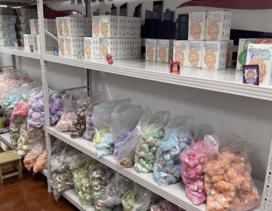 世界的ブーム「ラブブ」に偽物が大量流通…一体200円の粗悪品も。中国の“偽ラブブ工場”は大繁盛、実際に入手したそのクオリティは