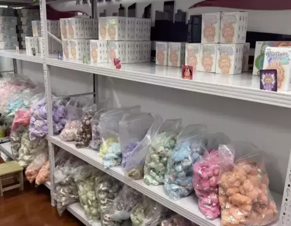 「世界的ブーム「ラブブ」に偽物が大量流通…一体200円の粗悪品も。中国の“偽ラブブ工場”は大繁盛、実際に入手したそのクオリティは」の画像