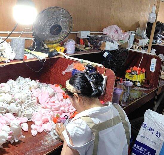 世界的ブーム「ラブブ」に偽物が大量流通…一体200円の粗悪品も。中国の“偽ラブブ工場”は大繁盛、実際に入手したそのクオリティは