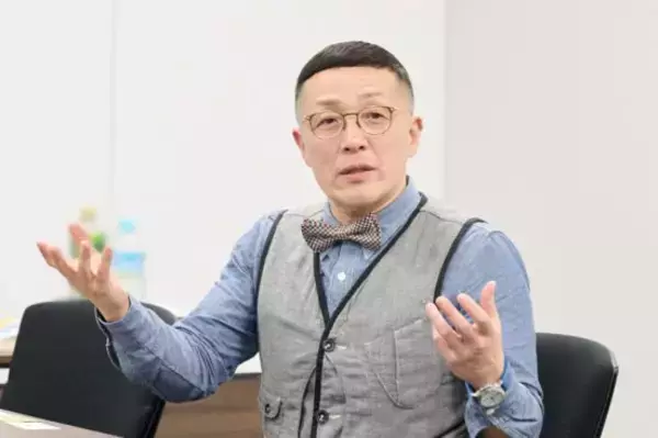 「「一日1000件の殺害予告が…」スマホなき時代のデマ拡散。“殺人犯”にされたスマイリーキクチが今なお警鐘を鳴らし続けるワケ」の画像