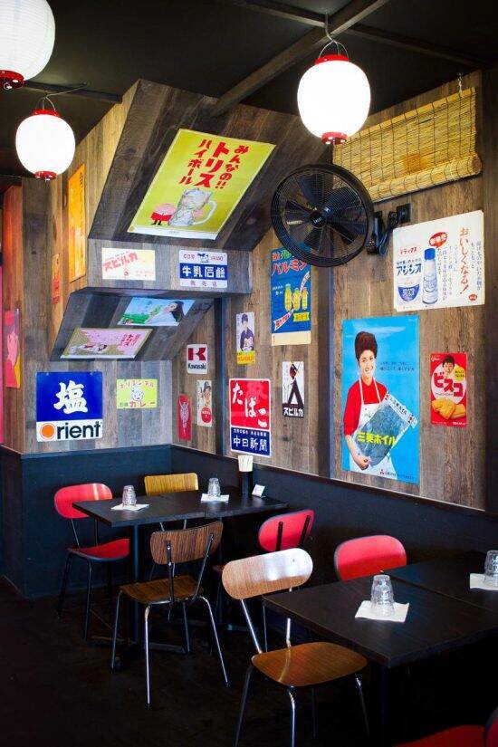 「味噌汁にもカツ丼にも入れるんです」パリで人気の居酒屋店主が明かす、フランス人の“トンデモない日本食の食べ方”