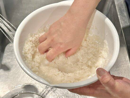 「お米」を台無しにする“間違った研ぎ方”とは。プロ直伝の「炊飯術」と回避すべきNG行為
