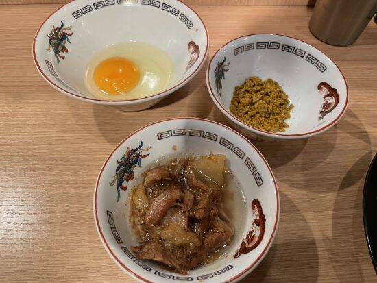 糖尿病薬マンジャロで食欲が落ちた30代記者が、“あえて”二郎系で2000円爆食。豚8枚をたいらげたワケ