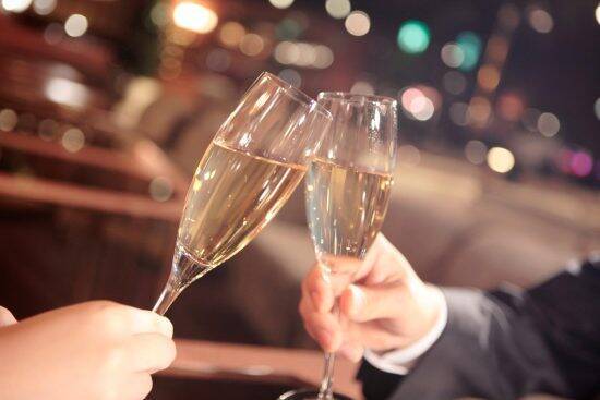 銀座No.1ホステスが暴露する「20万円のシャンパンを“お得に思わせる”」心理術。あざといけれど「自分は良い子のまま」