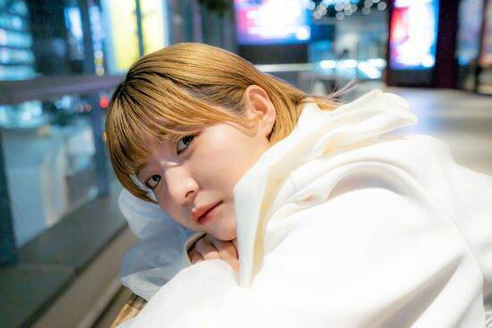 「身体が赤い斑点だらけ、顔もパンパンに」“汗をかくと症状が出る病気”に苦しんだアイドル。顔が腫れてもステージに立ち続けた10年