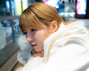 「身体が赤い斑点だらけ、顔もパンパンに」“汗をかくと症状が出る病気”に苦しんだアイドル。顔が腫れてもステージに立ち続けた10年