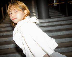 「身体が赤い斑点だらけ、顔もパンパンに」“汗をかくと症状が出る病気”に苦しんだアイドル。顔が腫れてもステージに立ち続けた10年
