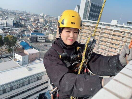 アパレル販売員から“命綱一本”の職人へ…足場なしで高所作業に挑む女性。男社会で道を切り拓き、万博工事を成功させるまで