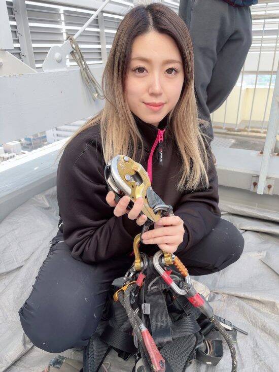 アパレル販売員から“命綱一本”の職人へ…足場なしで高所作業に挑む女性。男社会で道を切り拓き、万博工事を成功させるまで
