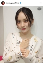 岡田結実、ゆるっと白ニット×ミニスカなど冬コーデ大放出にファン歓喜！「最強すぎ」「最強美少女」