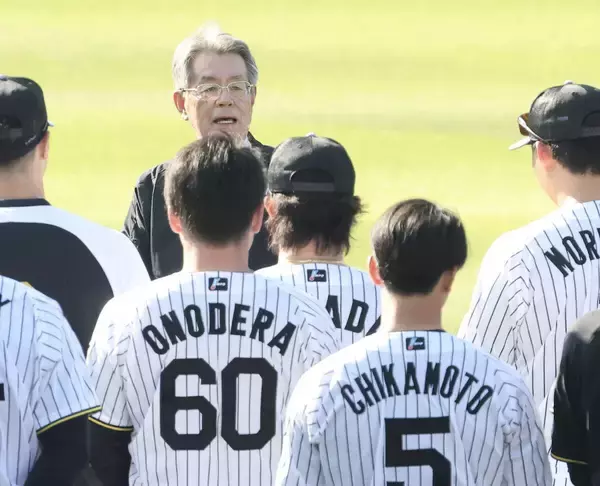 【阪神】秦雅夫オーナーが練習前に訓示「昨シーズンの優勝は既に過去のこと」前日から春季キャンプ視察