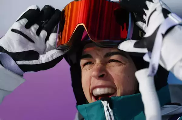 【五輪】会場騒然の大波乱、北京五輪女王・アンソニーがまさかの転倒で８位…モーグル女子、富高は４位