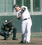 「【阪神】ドラ１立石正広、屋外ロングティー打撃で19発　藤川球児監督「順調に次のステップに」」の画像1