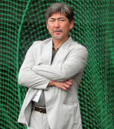 【巨人】小笠原道大氏がセルラーに登場　レジェンドの来場に選手が続々とあいさつ