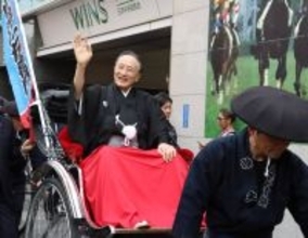 片岡仁左衛門「御名残公演というのはお休み公演」　５月で閉館の「大阪松竹座　御名残道頓堀お練り」であいさつ