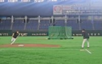 【巨人】三塁コーチャーもミス撲滅へ…川相昌弘コーチが練習で右腕ぐるぐる！前夜の"暴走"食い止めよう