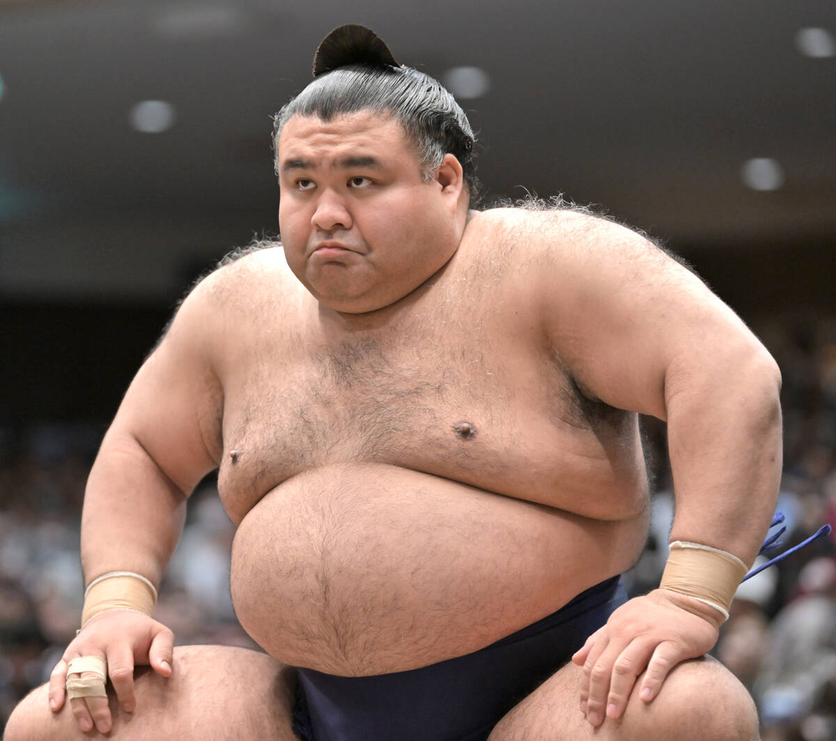 高安が休場　３日目の平戸海戦で土俵下に転落