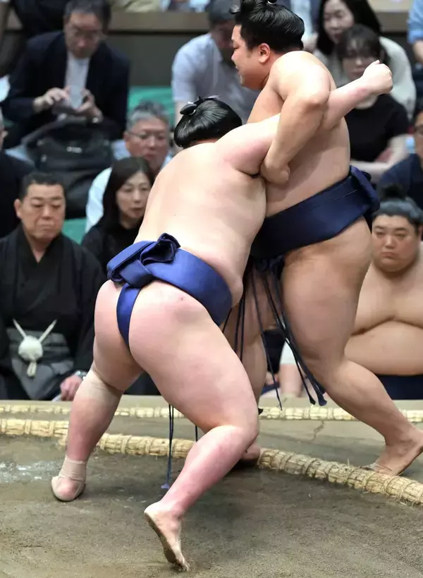 幕内２場所目の藤青雲が５勝目　好調も「実力以上の力が出ていると思う。地に足着けてやっていきたい」