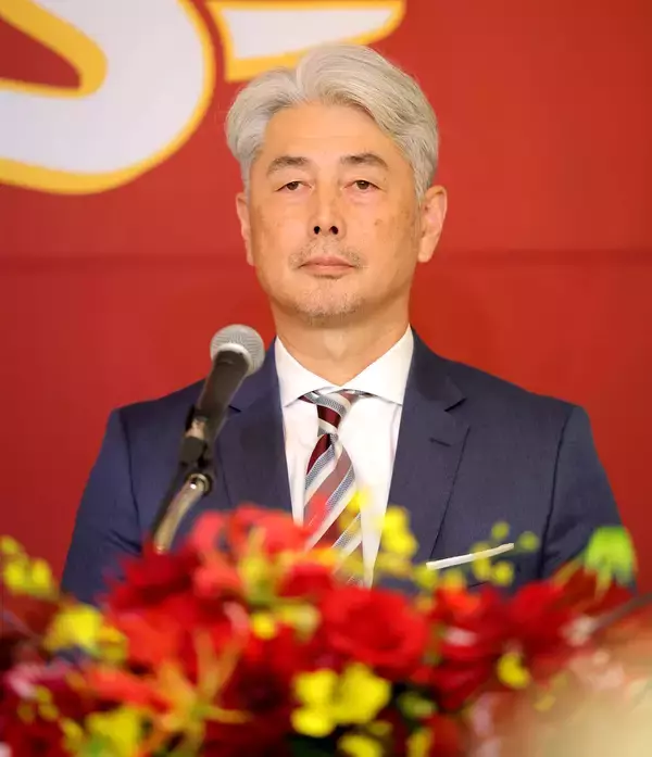 【楽天】 吉井理人新監督が就任会見「大きな仕事を任され、野球人としてすごくうれしかった」背番号「８１」…三木谷浩史オーナーも出席　シーズン途中で異例の外部招へい
