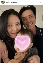 秋山幸二氏の娘・秋山真凜、イケメンなゴルファー夫とラブラブ！試合を実況へ「可愛すぎ」昨年第１子出産