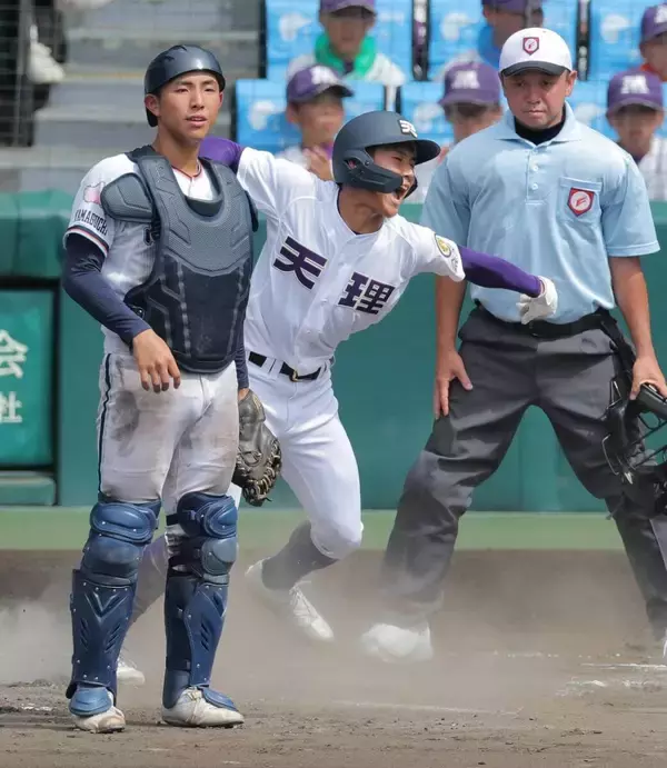 【甲子園】天理が一挙４得点で逆転　５回０－３から６回一気４－３…高川学園戦