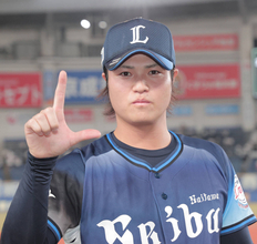 【西武】守護神・甲斐野央が今季初のお立ち台で誓い　「ファイターズを倒して皆さんで福岡に行きたい」