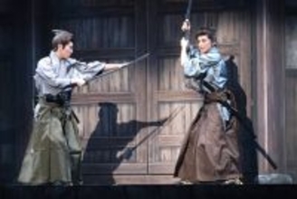 宝塚月組ミュージカル「侍タイムスリッパー」大阪公演開幕　トップスター・鳳月杏が笑い誘う