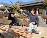 「【ロッテ】“令和のバケモン”石垣元気が古流剣術に挑戦　「お侍さんはすごいと思いました」」の画像1