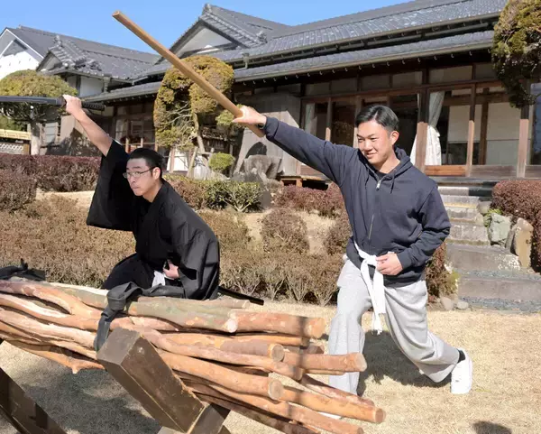 【ロッテ】“令和のバケモン”石垣元気が古流剣術に挑戦　「お侍さんはすごいと思いました」