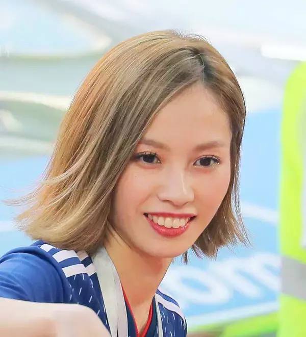 足長すぎぃ！大迫勇也のモデル妻＆娘がスタイル抜群…結婚から１２年「かっこいい」と話題